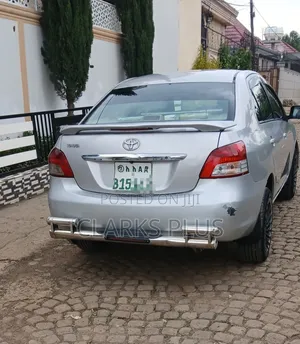 Toyota Belta 2010 Silver