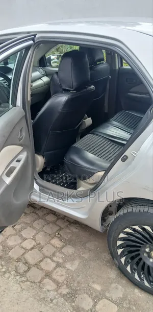 Toyota Belta 2010 Silver