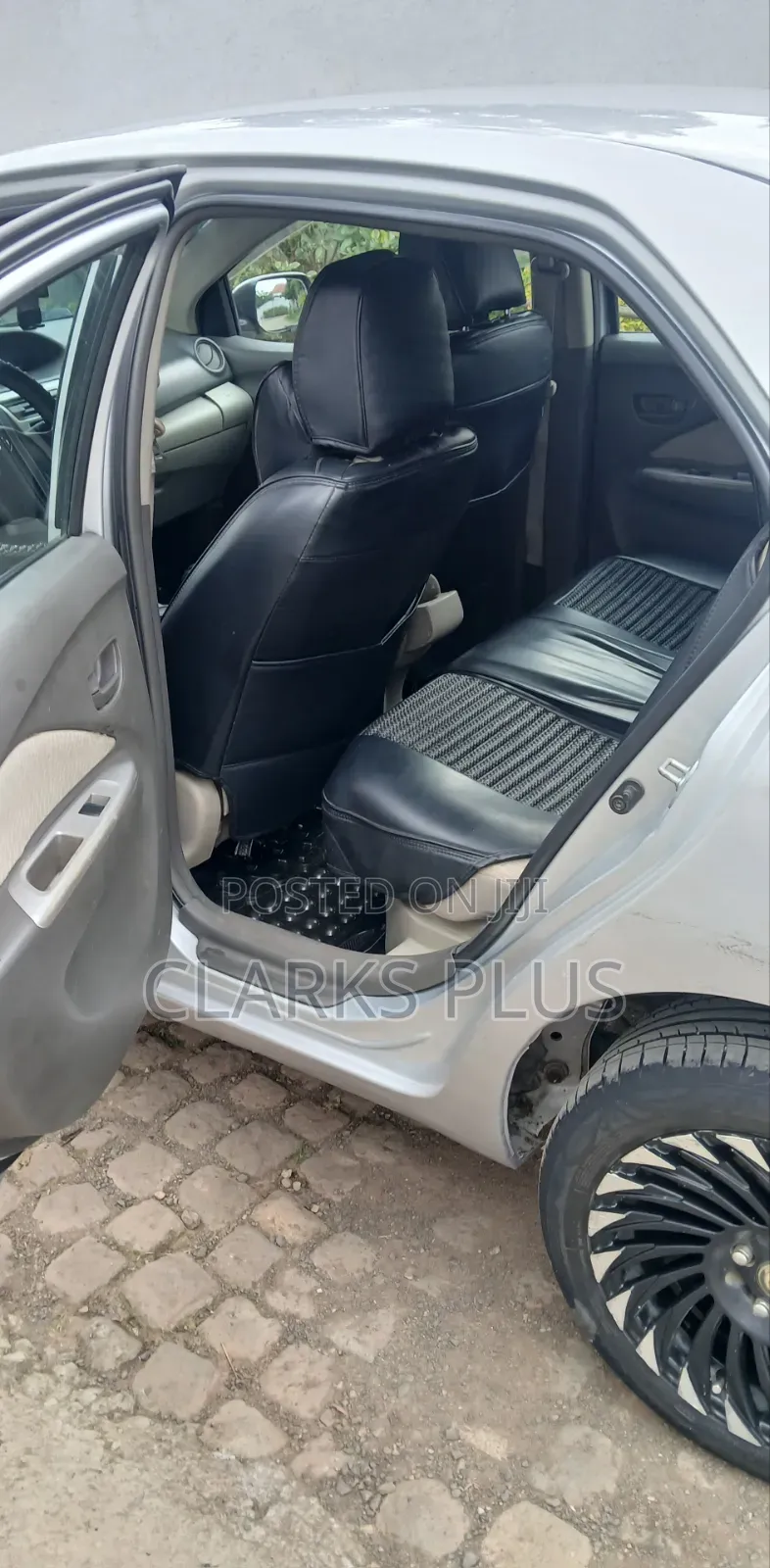 Toyota Belta 2010 Silver