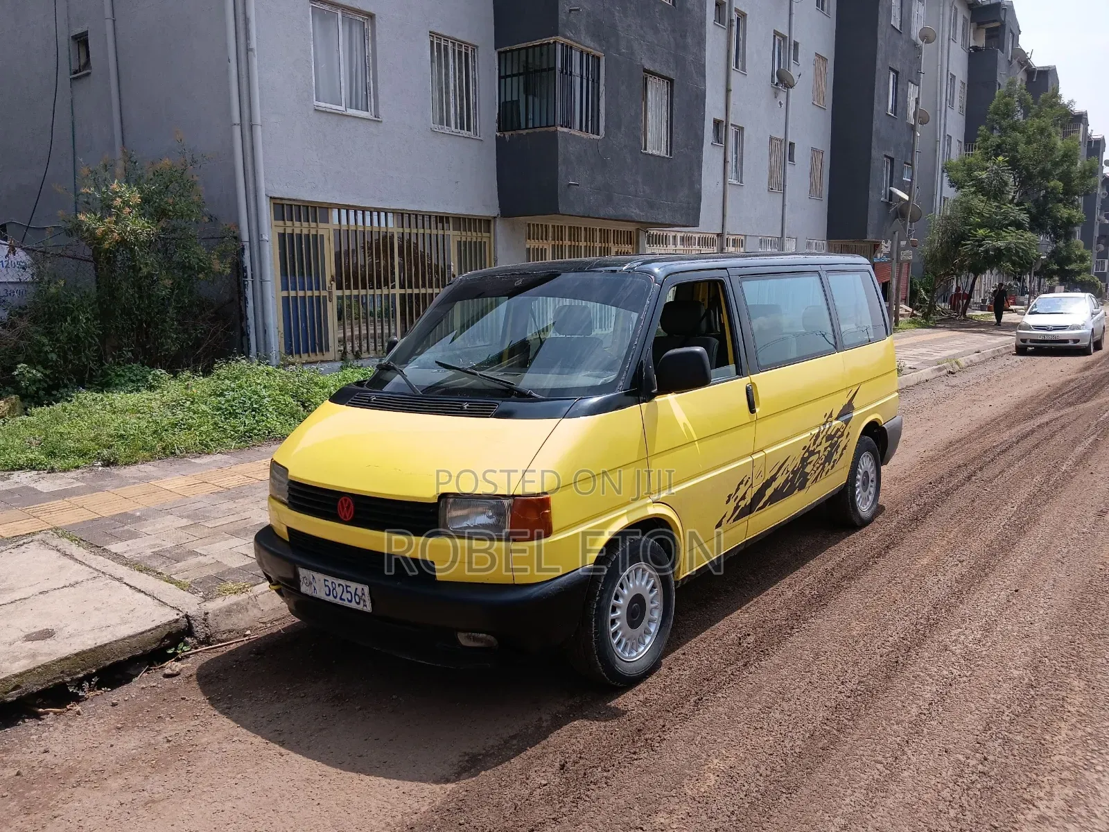 Volkswagen Microbus 2001 Yellow