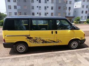 Volkswagen Microbus 2001 Yellow