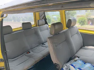Volkswagen Microbus 2001 Yellow