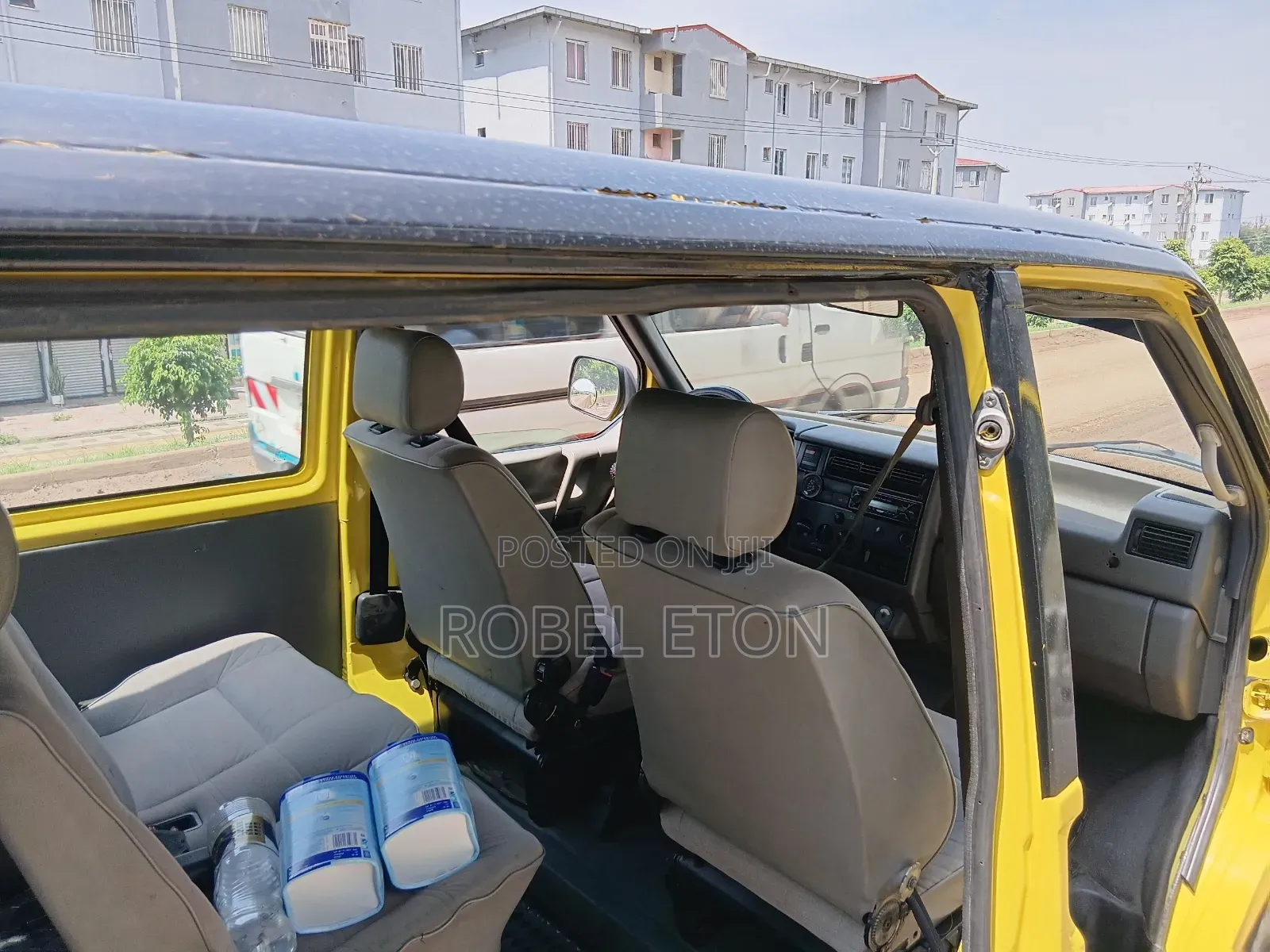 Volkswagen Microbus 2001 Yellow