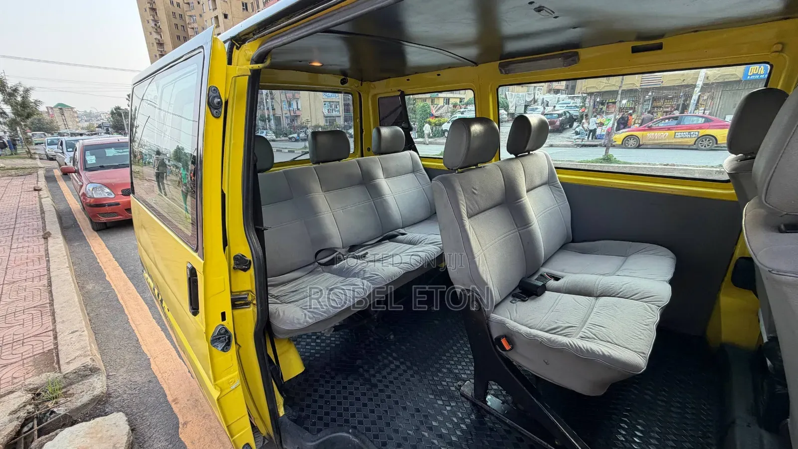 Volkswagen Microbus 2001 Yellow