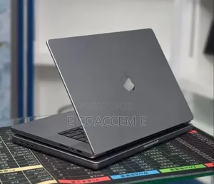 New Laptop Apple MacBook 32GB SSD 1T