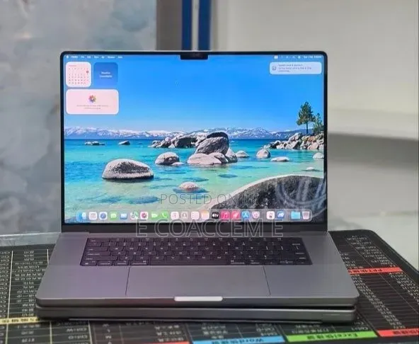 New Laptop Apple MacBook 32GB SSD 1T