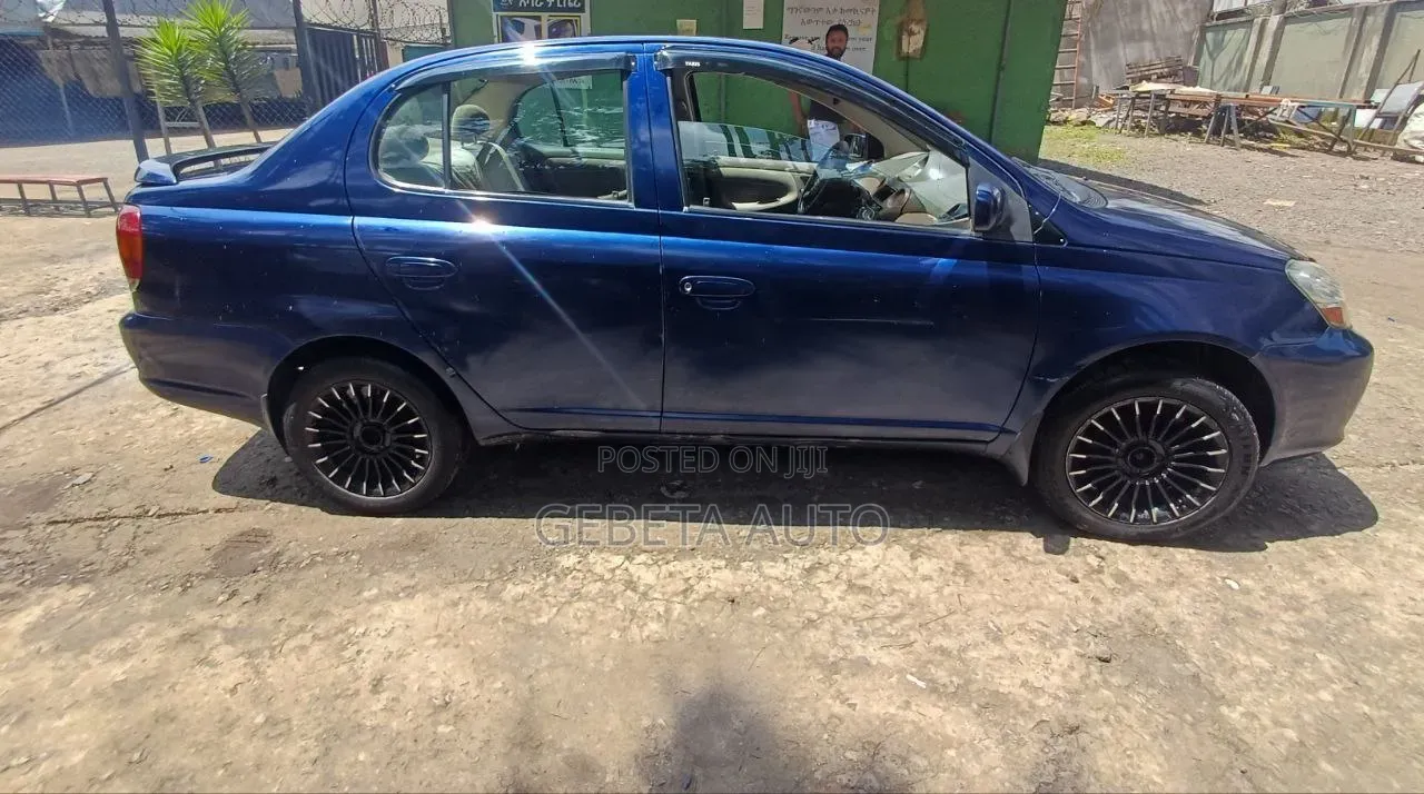 Toyota Platz 2005