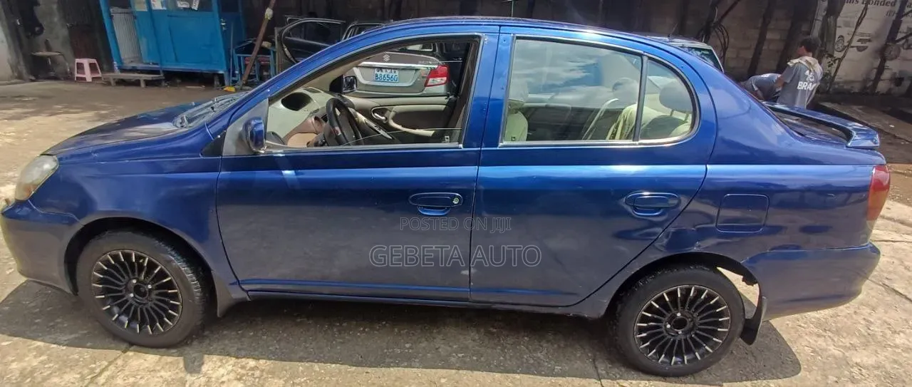 Toyota Platz 2005