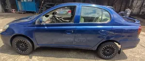 Toyota Platz 2005