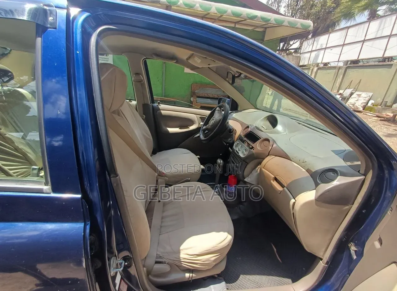 Toyota Platz 2005