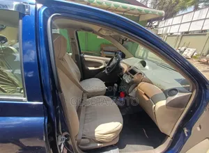 Toyota Platz 2005