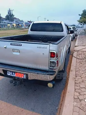 Toyota Hilux 3.0 D-4D 4x4 2013 Silver
