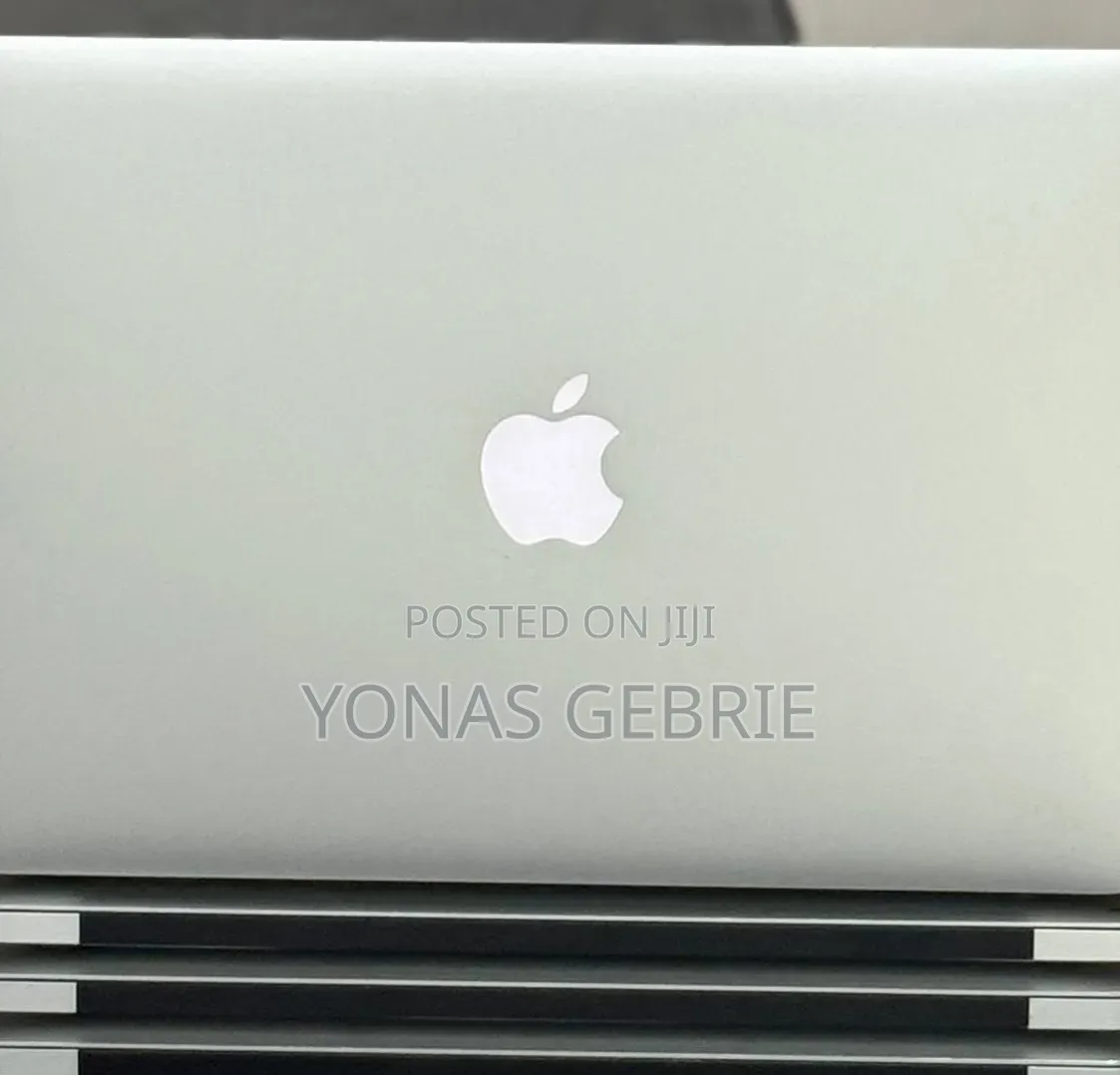 New Laptop Apple MacBook 8GB Intel Core i5 SSD 256GB