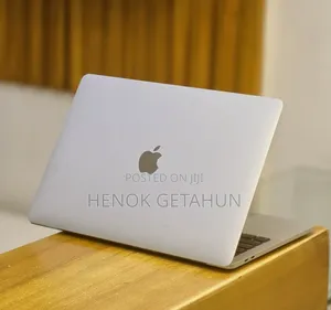 New Laptop Apple MacBook Pro 2020 32GB Intel Core i7 SSD 512GB