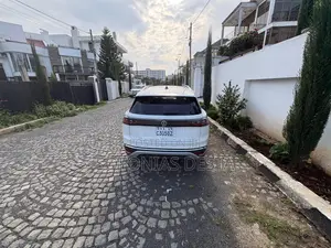 Volkswagen ID.6 2022 White