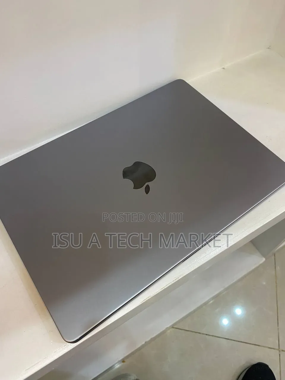 New Laptop Apple MacBook Pro 2023 M3 8GB Apple M3 SSD 512GB