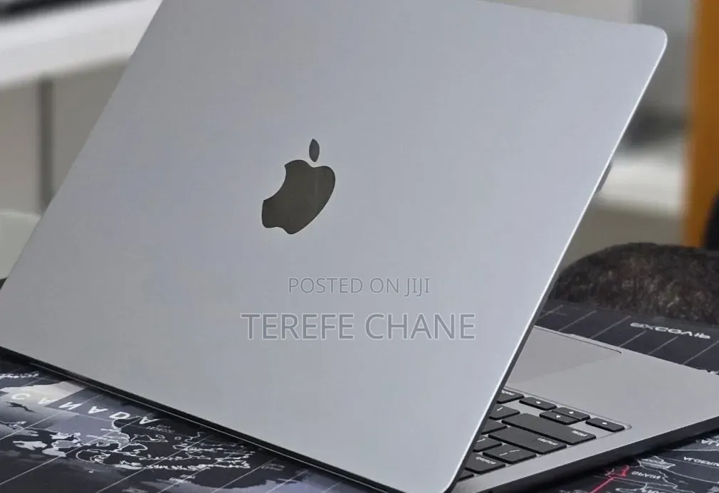 New Laptop Apple MacBook Air 2022 M2 8GB Apple M2 SSD 256GB