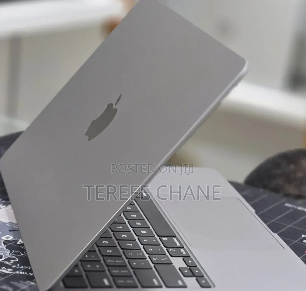 New Laptop Apple MacBook Air 2022 M2 8GB Apple M2 SSD 256GB
