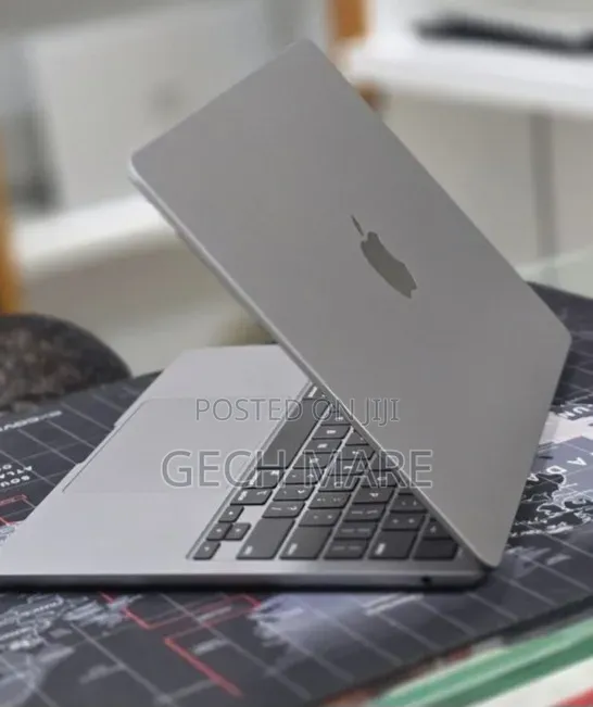 New Laptop Apple MacBook Air 2022 M2 8GB Apple M2 SSD 256GB