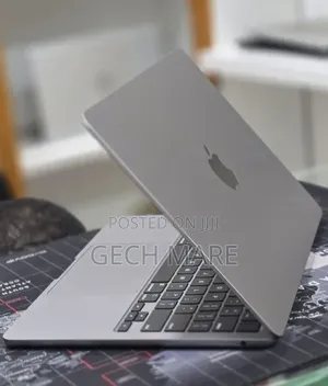 New Laptop Apple MacBook Air 2022 M2 8GB Apple M2 SSD 256GB