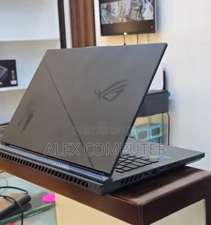 New Laptop Asus ROG Strix G18 32GB Intel Core i9 SSD 1T
