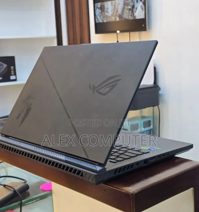 New Laptop Asus ROG Strix G18 32GB Intel Core i9 SSD 1T