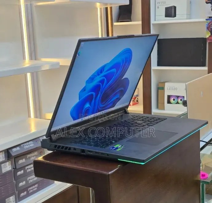 New Laptop Asus ROG Strix G18 32GB Intel Core i9 SSD 1T