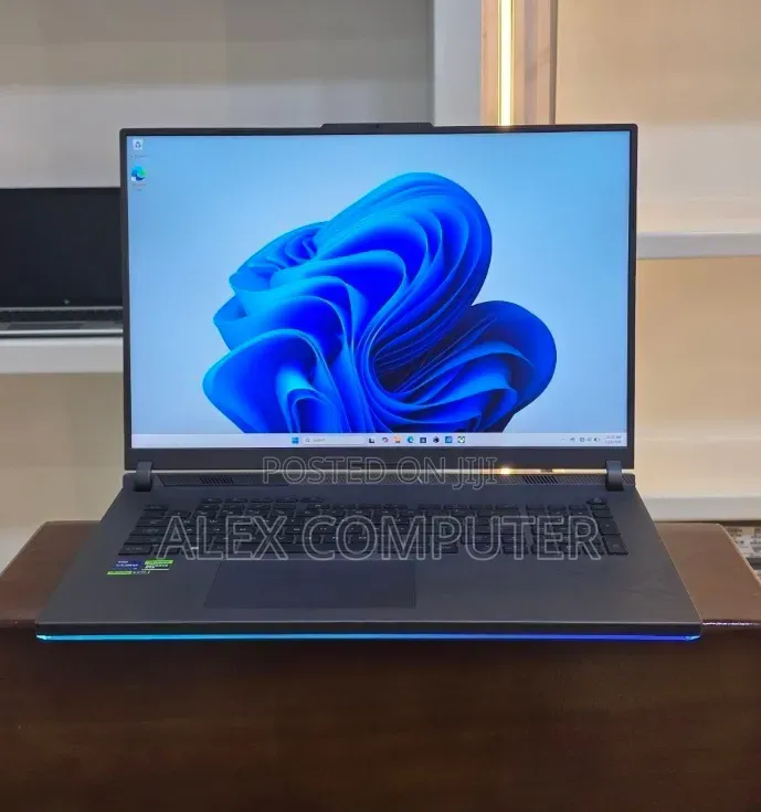 New Laptop Asus ROG Strix G18 32GB Intel Core i9 SSD 1T