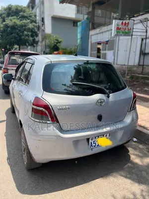 Toyota Yaris 2010 Silver