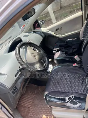 Toyota Yaris 2010 Silver