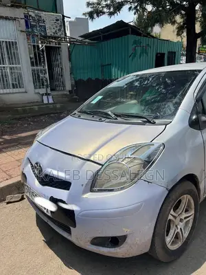 Toyota Yaris 2010 Silver