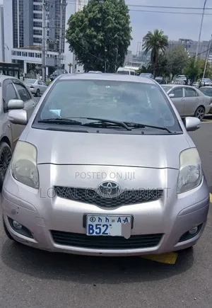 Toyota Yaris 2010 Gray