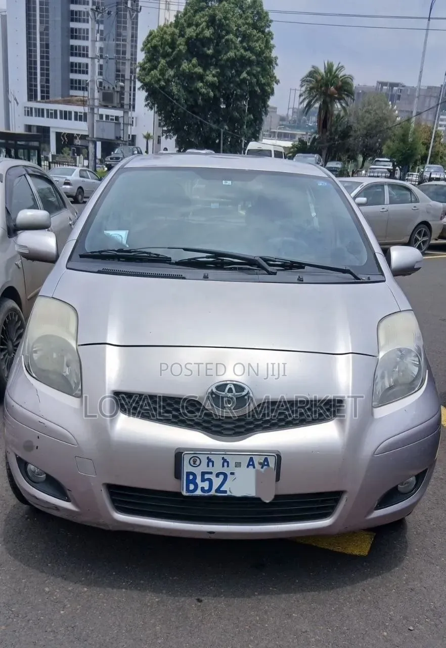 Toyota Yaris 2010 Gray