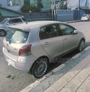 Toyota Yaris 2010 Gray