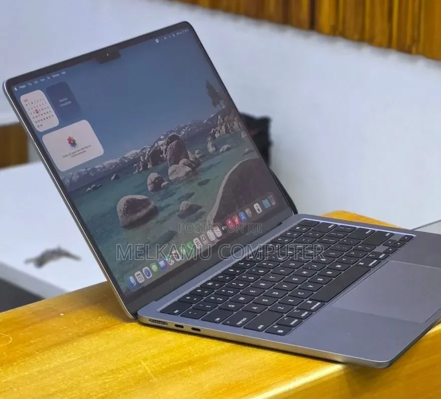 New Laptop Apple MacBook Air 2022 M2 8GB Apple M2 SSD 256GB