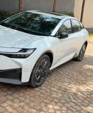 Toyota bZ3 63 kWh FWD 2023 White