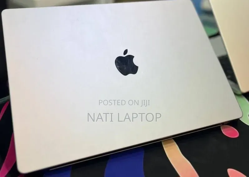 New Laptop Apple MacBook Pro 2023 M3 8GB Apple M3 Pro SSD 512GB
