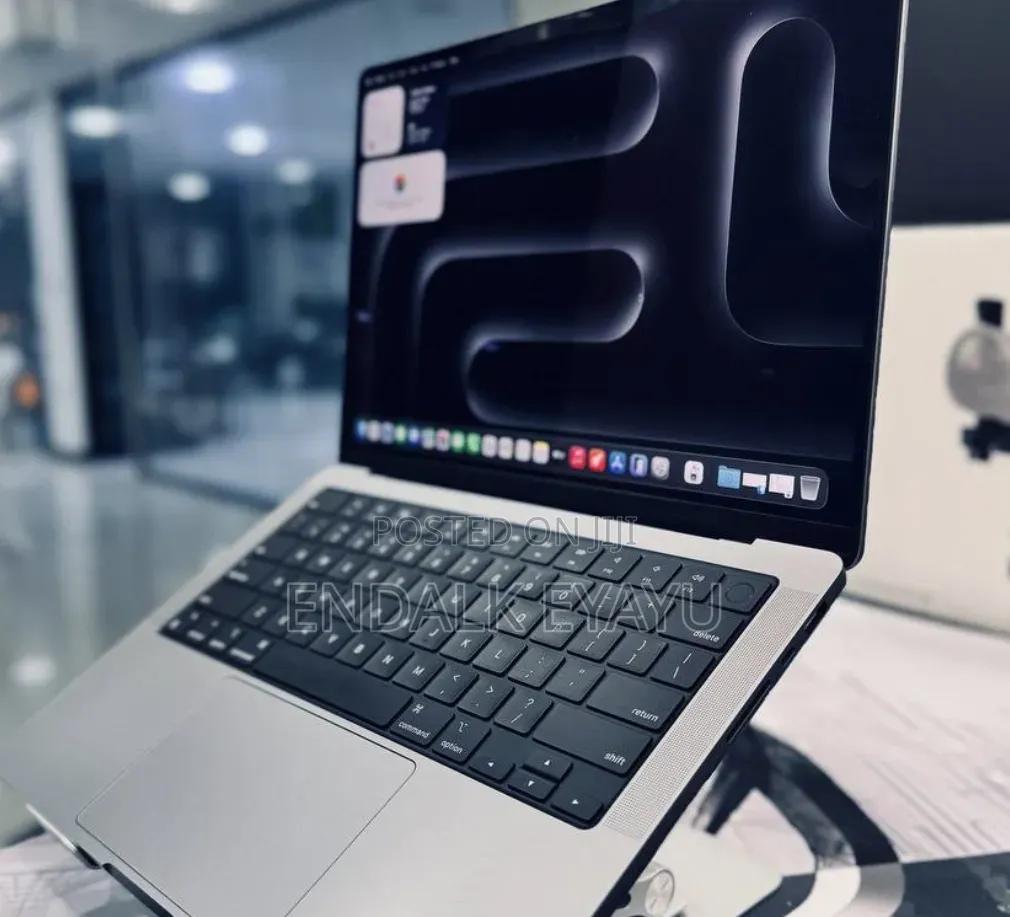 New Laptop Apple MacBook Pro 2021 M1 16GB Apple M1 Pro SSD 512GB