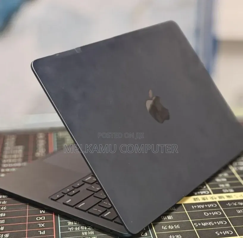 New Laptop Apple MacBook Air 2022 M2 8GB Apple M1 SSD 512GB