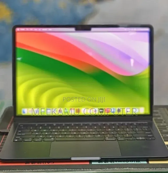 New Laptop Apple MacBook Air 2022 M2 8GB Apple M1 SSD 512GB