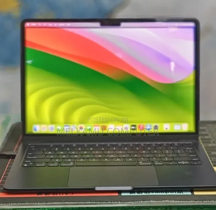 New Laptop Apple MacBook Air 2022 M2 8GB Apple M1 SSD 512GB