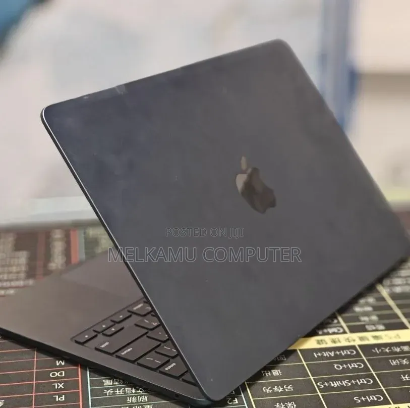 New Laptop Apple MacBook Air 2022 M2 8GB Apple M1 SSD 512GB