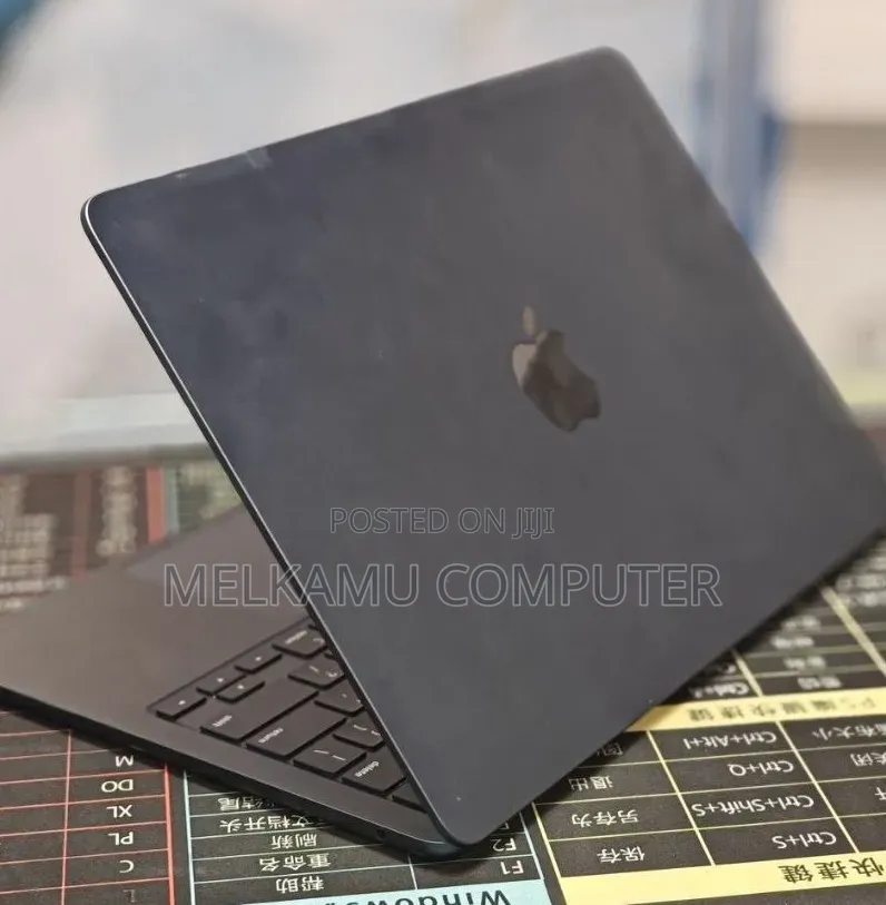 New Laptop Apple MacBook Air 2022 M2 8GB Apple M1 SSD 512GB