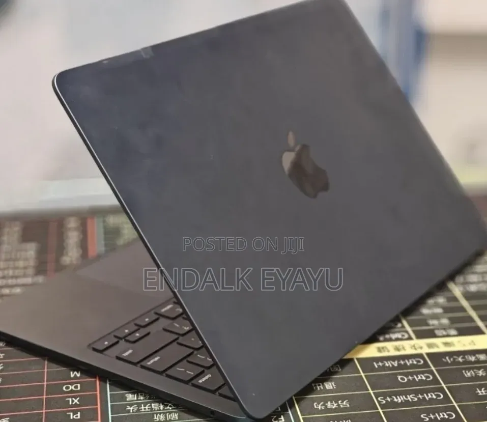New Laptop Apple MacBook Air 2022 M2 8GB Apple M2 SSD 512GB