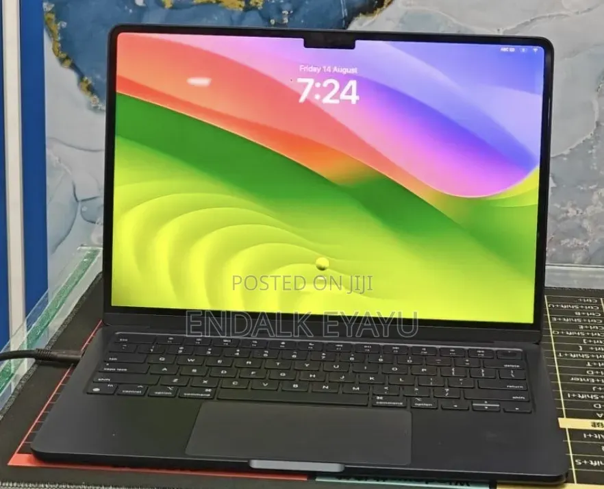 New Laptop Apple MacBook Air 2022 M2 8GB Apple M2 SSD 512GB
