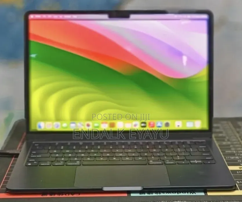 New Laptop Apple MacBook Air 2022 M2 8GB Apple M2 SSD 512GB