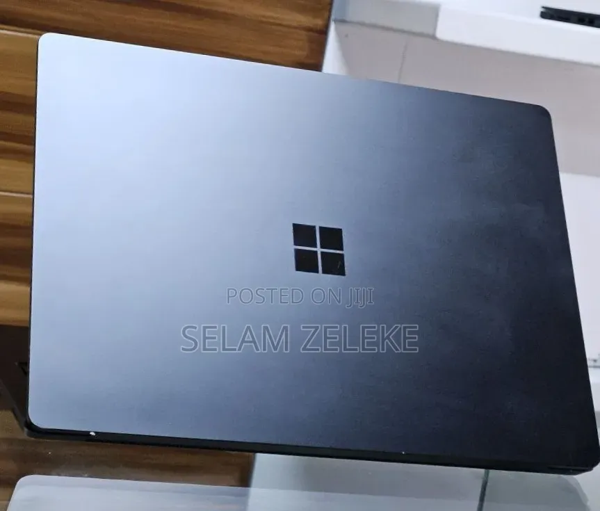 New Laptop Microsoft Surface 16GB Intel Core i7 SSD 256GB