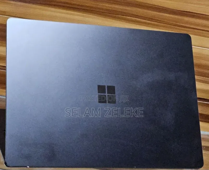 New Laptop Microsoft Surface 16GB Intel Core i7 SSD 256GB
