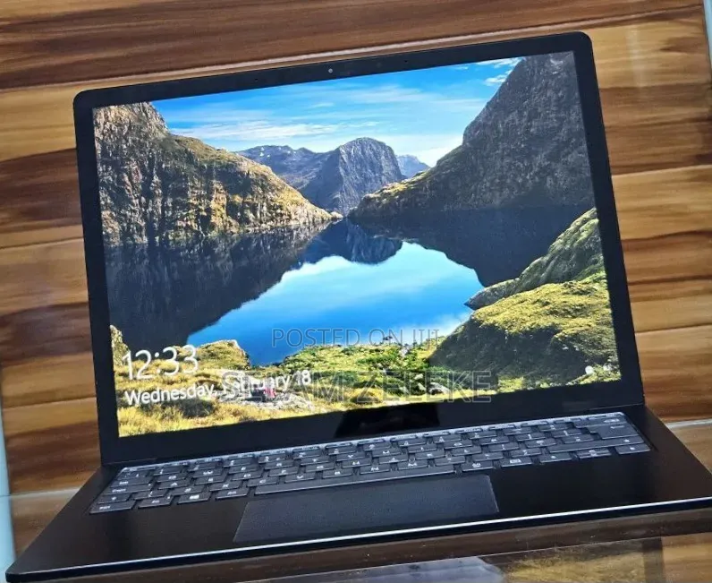 New Laptop Microsoft Surface 16GB Intel Core i7 SSD 256GB