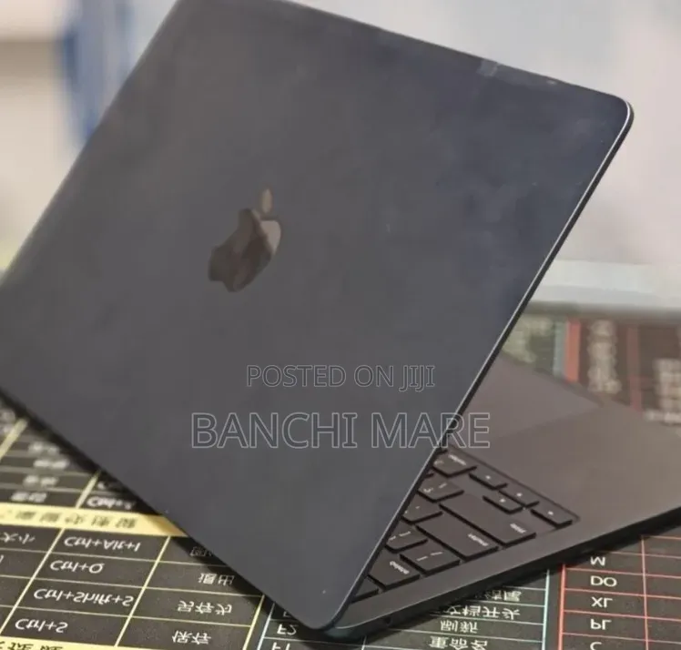 New Laptop Apple MacBook Air 2022 M2 8GB Apple M2 SSD 512GB
